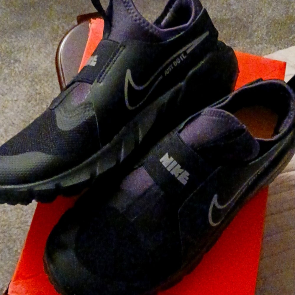 NIKE SNEAKERS